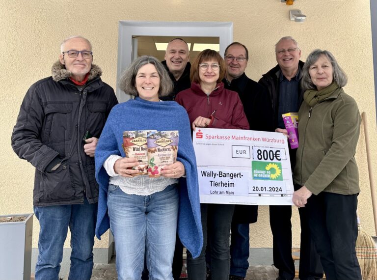 Grüne besuchen das Tierheim in Lohr und bringen eine Spende mit
