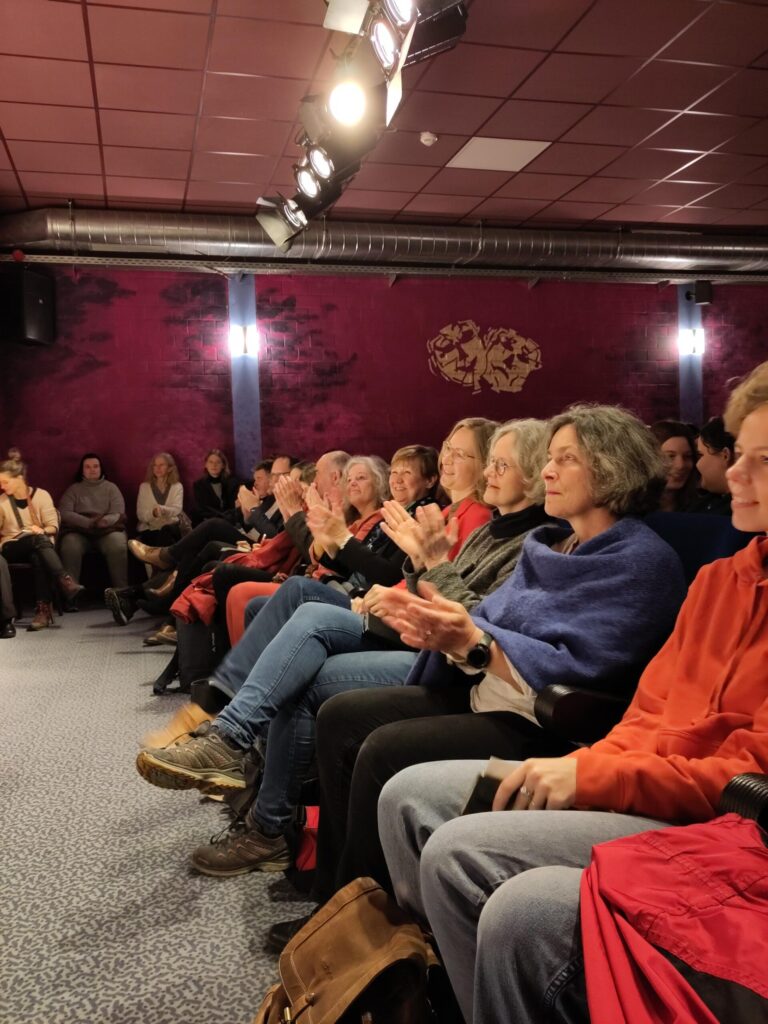Lesung zum Weltfrauentag – Bestseller-Autorin in Main-Spessart zu Gast