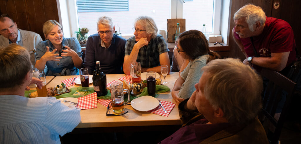Katharina Schulze mit Gästen bei Schulzes Stammtisch Spezial
