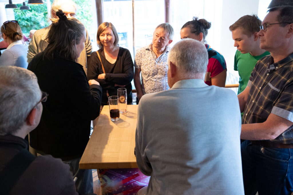 Nadine Angerer mit Gästen bei Schulzes Stammtisch Spezial